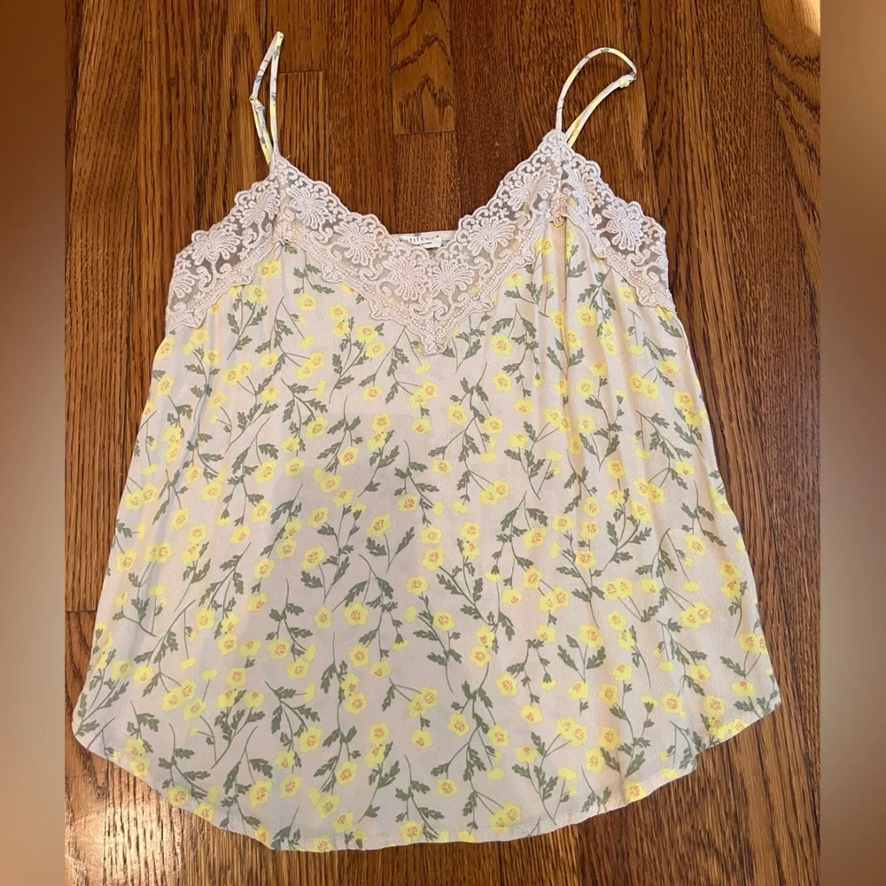 Floral tank with lace - Picture 1 of 3